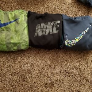 3 nike sheatshirts